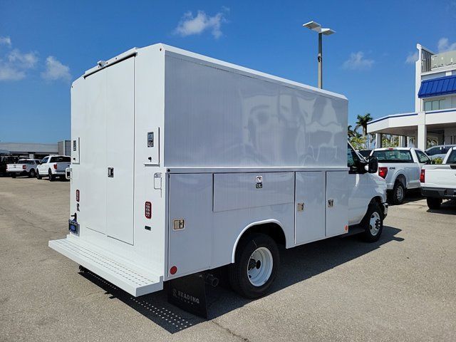 2025 Ford E-Series Base