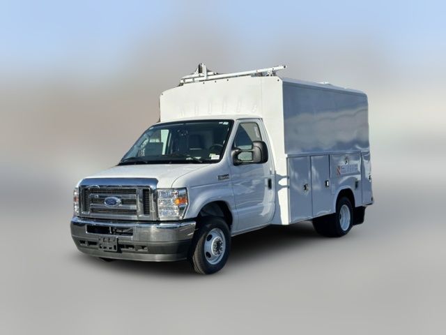2025 Ford E-Series Base