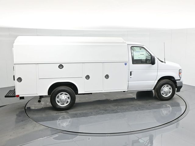 2025 Ford E-Series Base