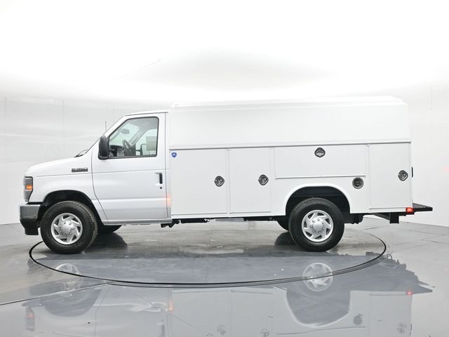 2025 Ford E-Series Base