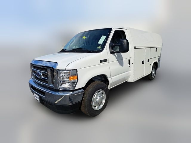 2025 Ford E-Series Base