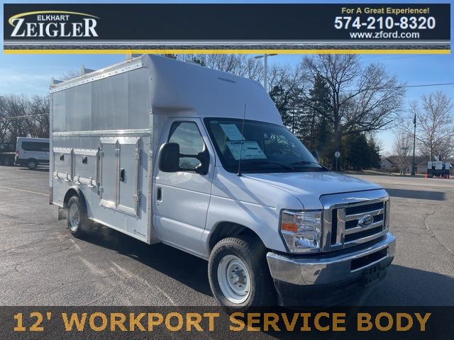 2025 Ford E-Series Base