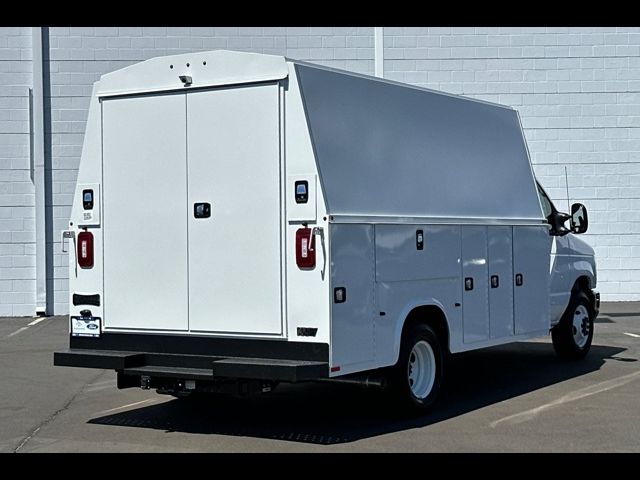 2025 Ford E-Series Base