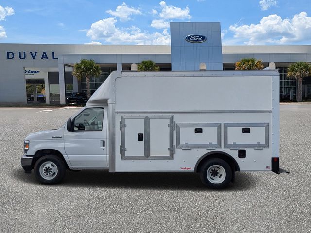 2025 Ford E-Series Base