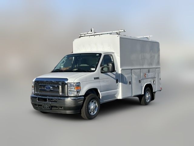 2025 Ford E-Series Base