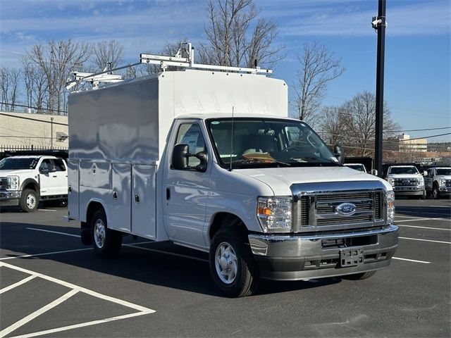 2025 Ford E-Series Base