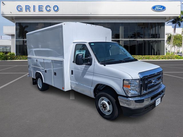 2025 Ford E-Series Base