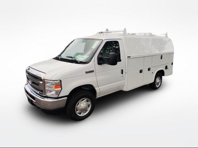 2025 Ford E-Series Base