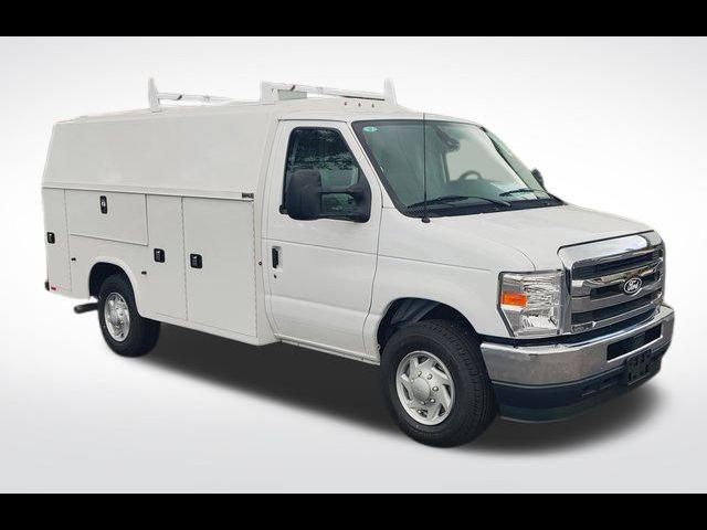 2025 Ford E-Series Base