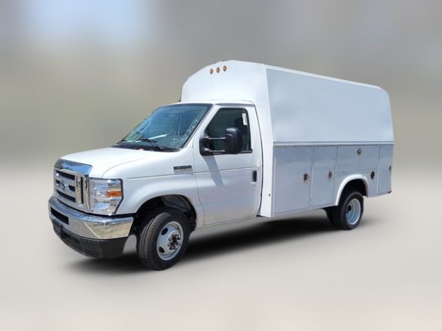 2025 Ford E-Series Base