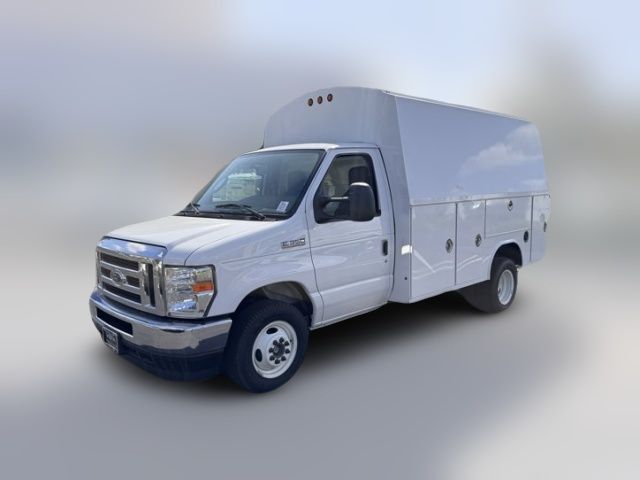 2025 Ford E-Series Base