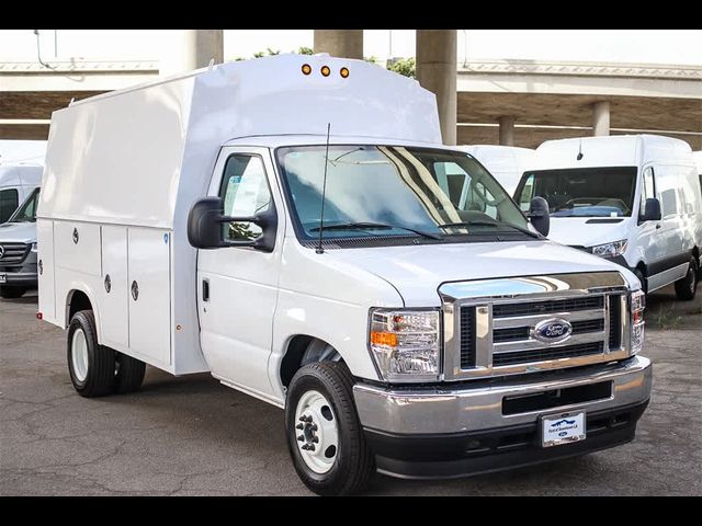 2025 Ford E-Series Base