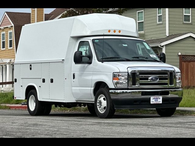 2025 Ford E-Series Base