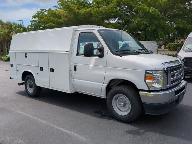 2025 Ford E-Series Base