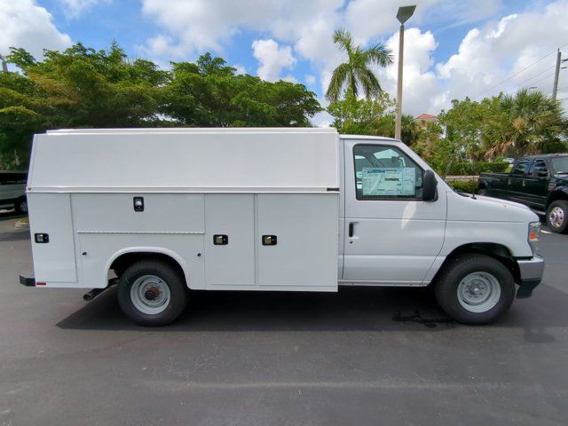2025 Ford E-Series Base