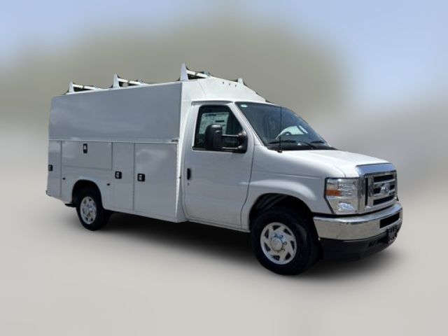 2025 Ford E-Series Base