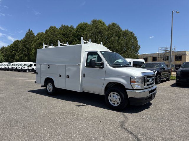 2025 Ford E-Series Base
