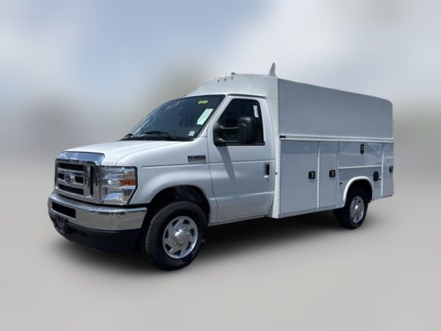 2025 Ford E-Series Base