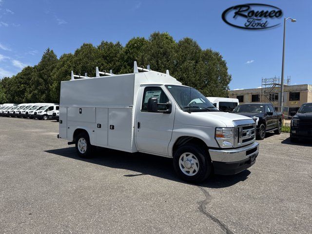 2025 Ford E-Series Base