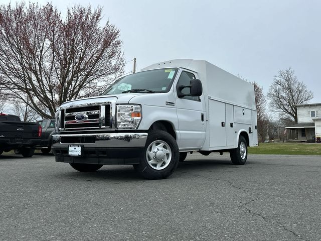 2025 Ford E-Series Base