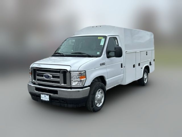 2025 Ford E-Series Base