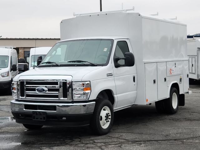 2025 Ford E-Series Base