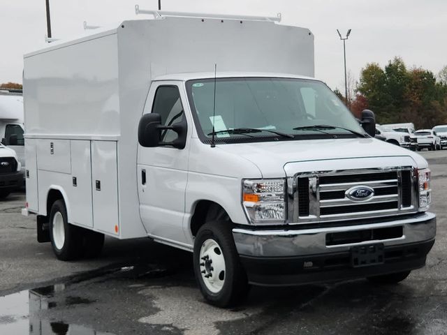 2025 Ford E-Series Base