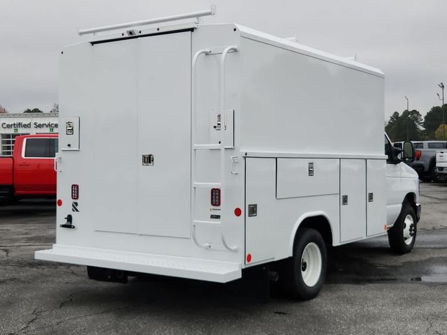 2025 Ford E-Series Base