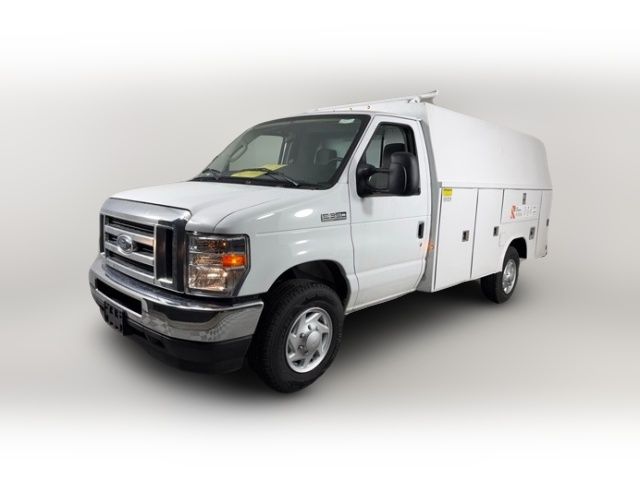2025 Ford E-Series Base