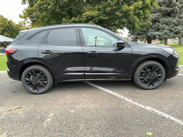 2025 Ford Escape ST-Line Elite