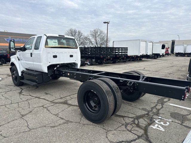 2025 Ford F-750 Straight Frame Gas