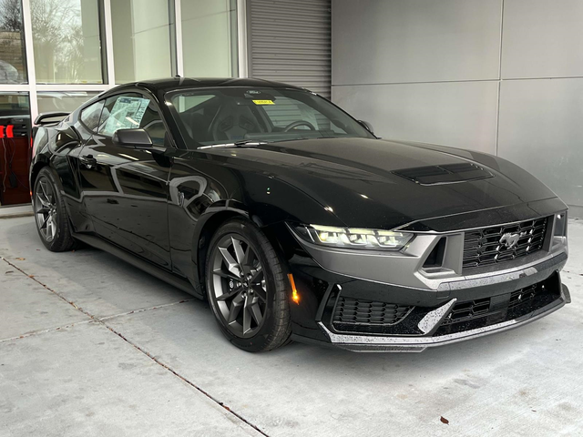 2025 Ford Mustang Dark Horse