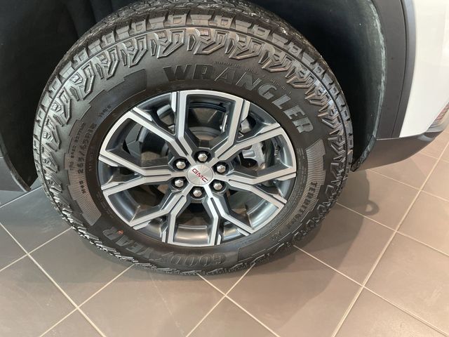 2025 GMC Acadia AWD AT4