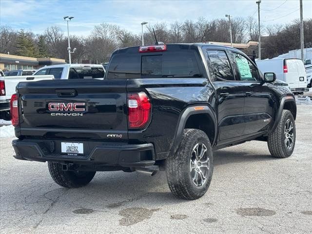 2025 GMC Canyon 4WD AT4