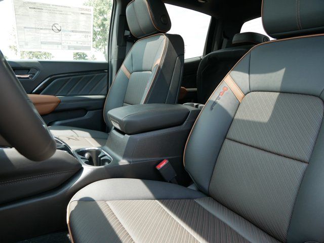 2025 GMC Canyon 4WD AT4