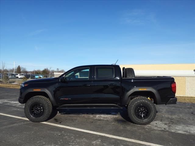 2025 GMC Canyon 4WD AT4