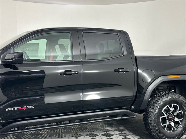 2025 GMC Canyon 4WD AT4