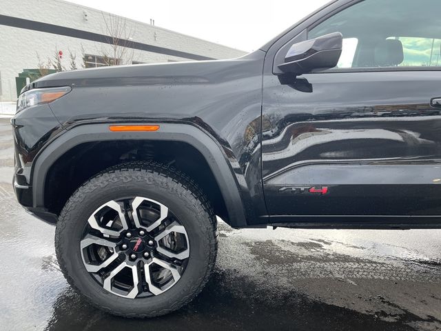 2025 GMC Canyon 4WD AT4