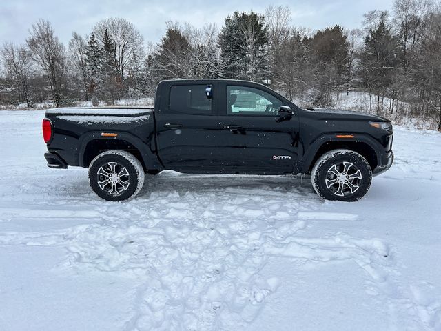 2025 GMC Canyon 4WD AT4