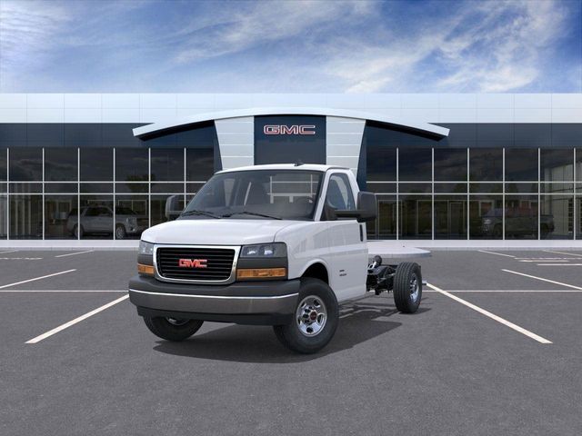 2025 GMC Savana Base