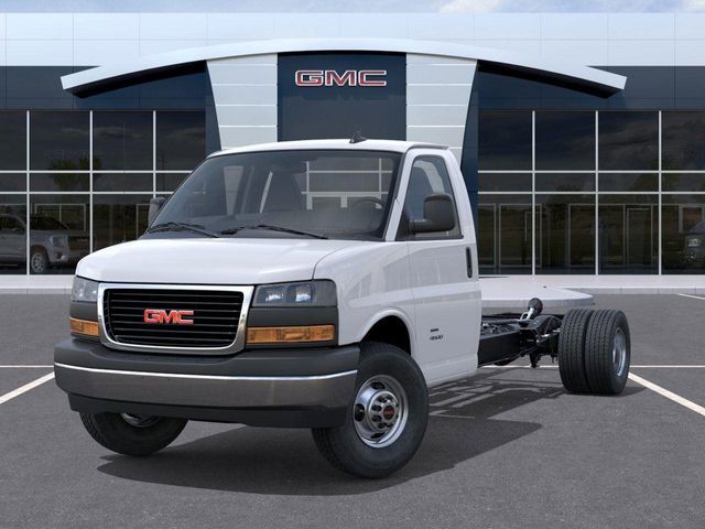 2025 GMC Savana Base