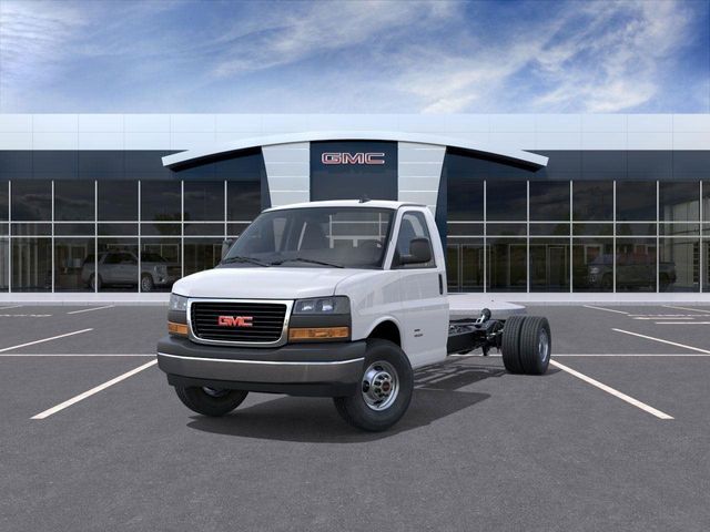 2025 GMC Savana Base