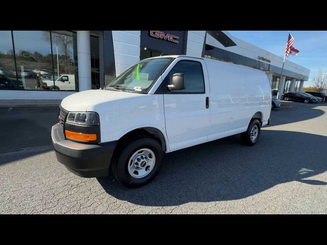2025 GMC Savana Base