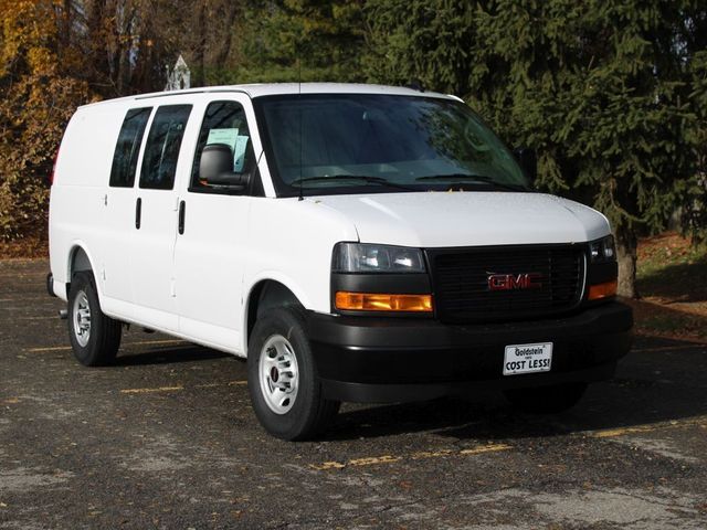 2025 GMC Savana Base