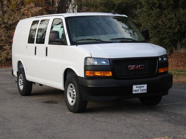 2025 GMC Savana Base