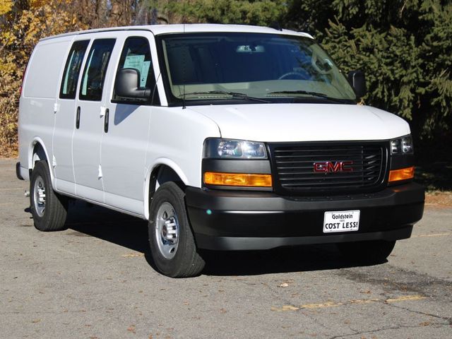 2025 GMC Savana Base