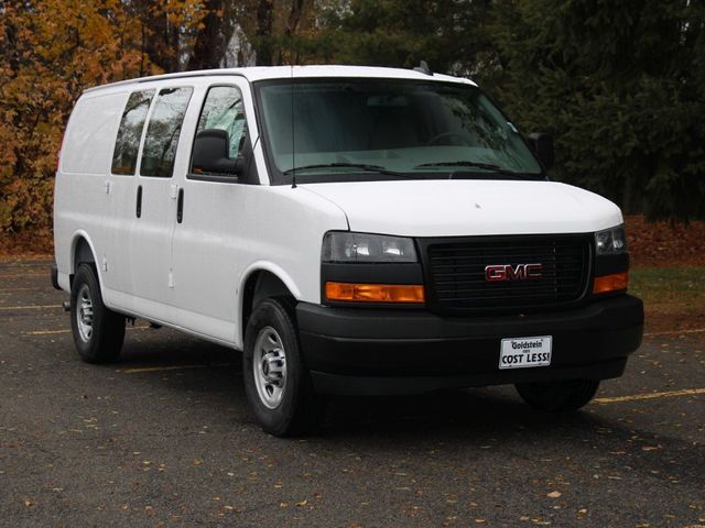 2025 GMC Savana Base