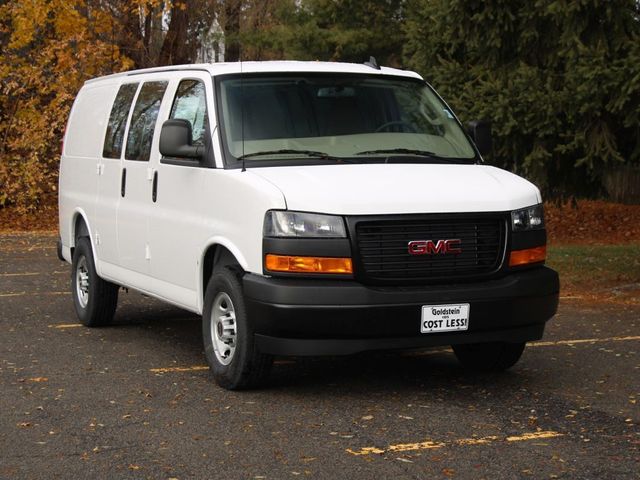 2025 GMC Savana Base