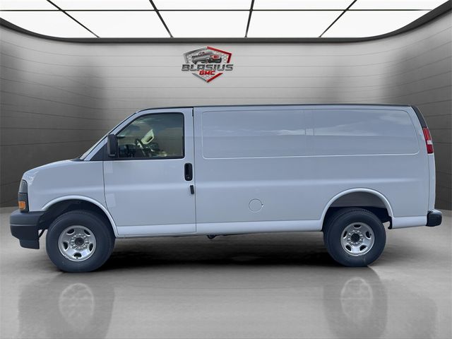 2025 GMC Savana Base