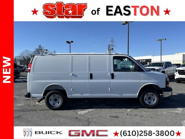 2025 GMC Savana Base